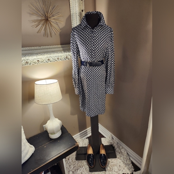 Vineyard Vines 55% Silk Dress Size Small BELT NOT INCLUDED - Picture 1 of 15